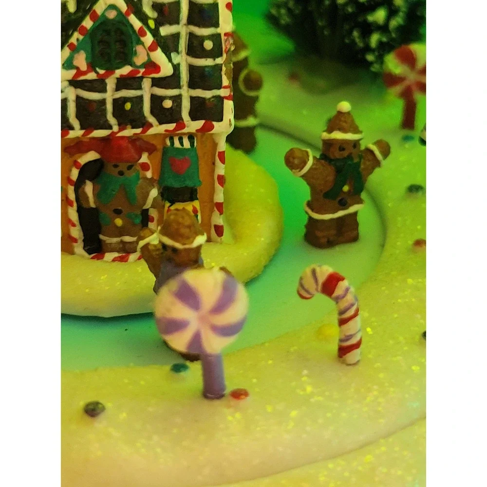 Vtg Mr Christmas Sparkling Scene Ornament Animated musical Gingerbread‎ Village